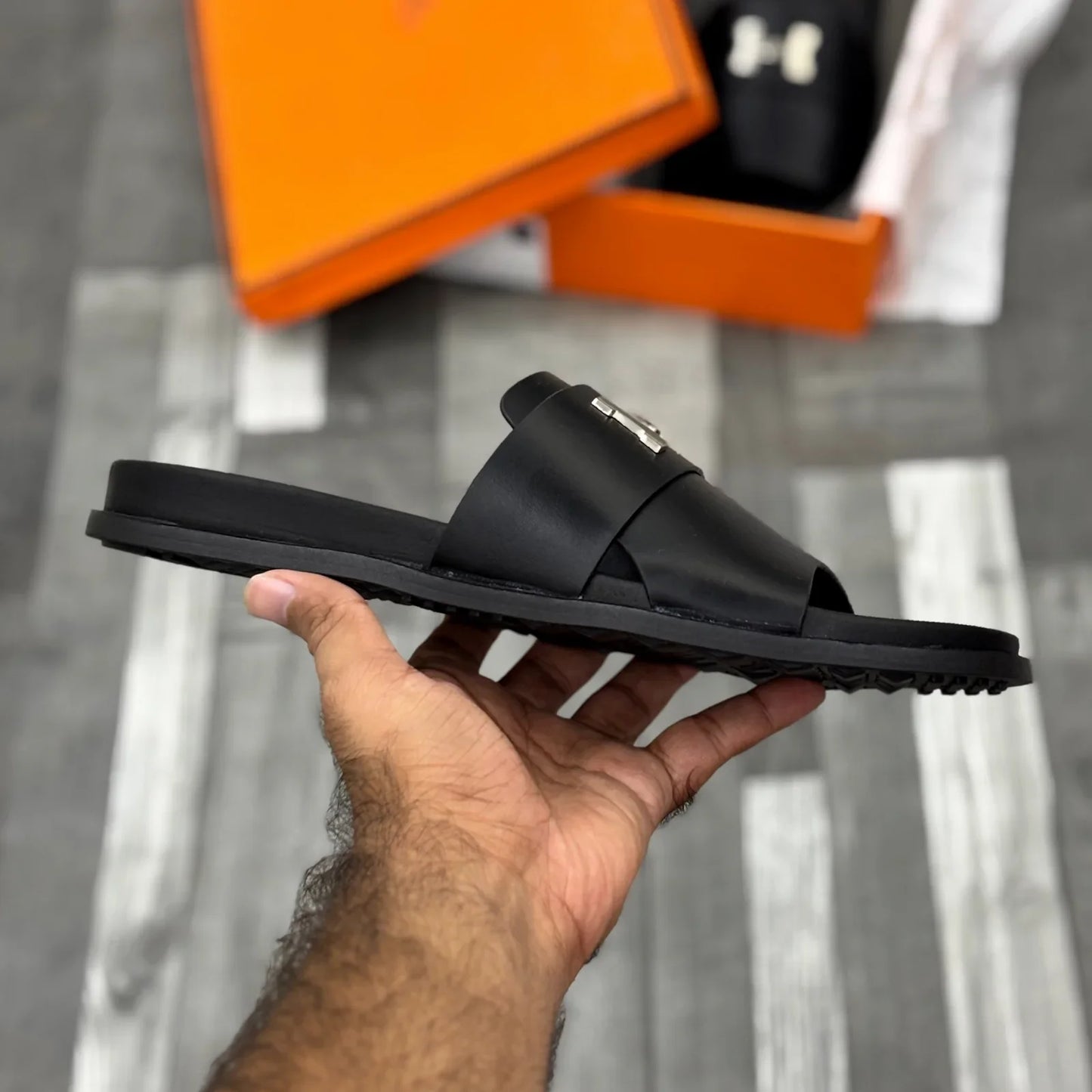 Arles (Black)