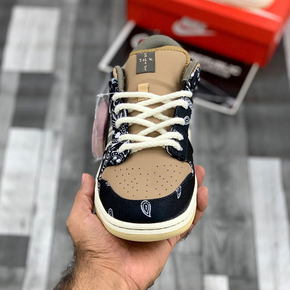 SB Dunkks Low Travis Scott