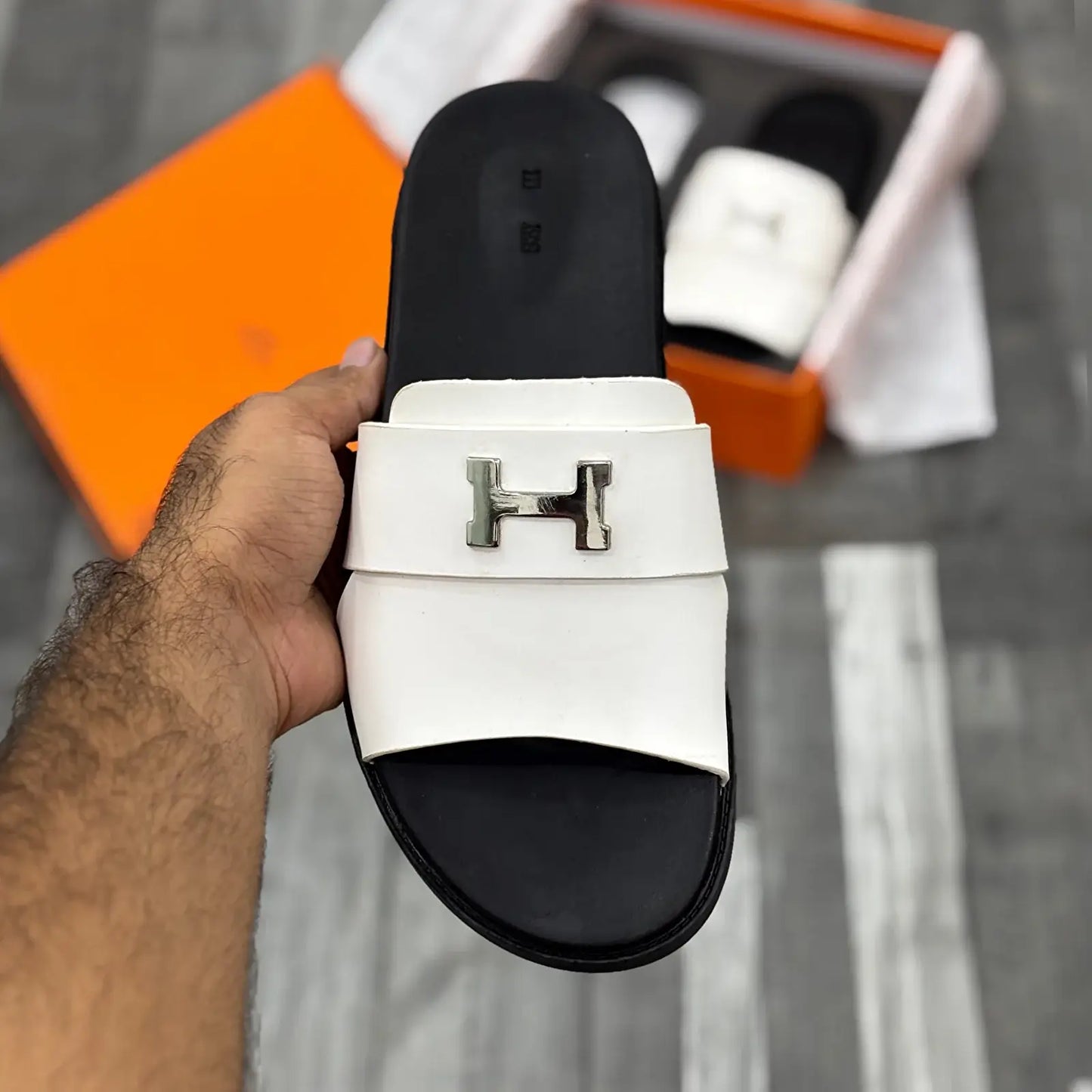 Arles (White)
