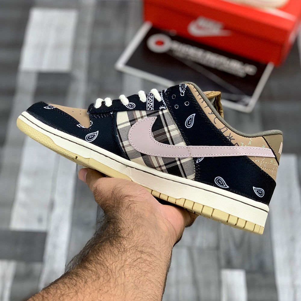 SB Dunkks Low Travis Scott