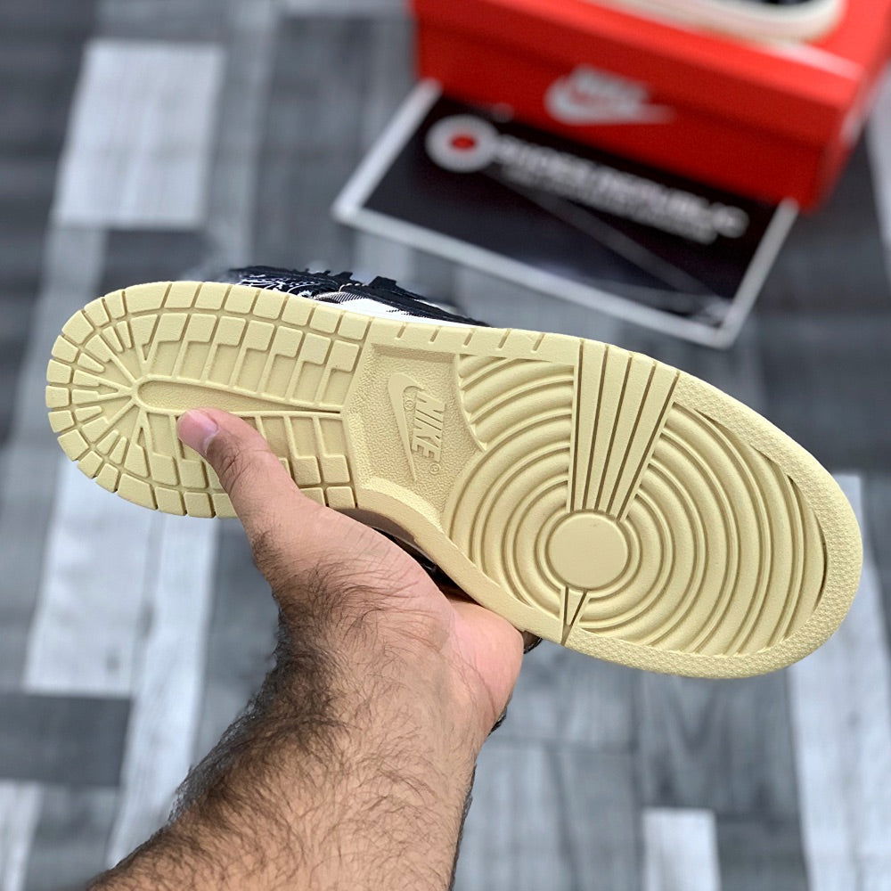 SB Dunkks Low Travis Scott