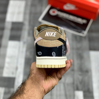 SB Dunkks Low Travis Scott