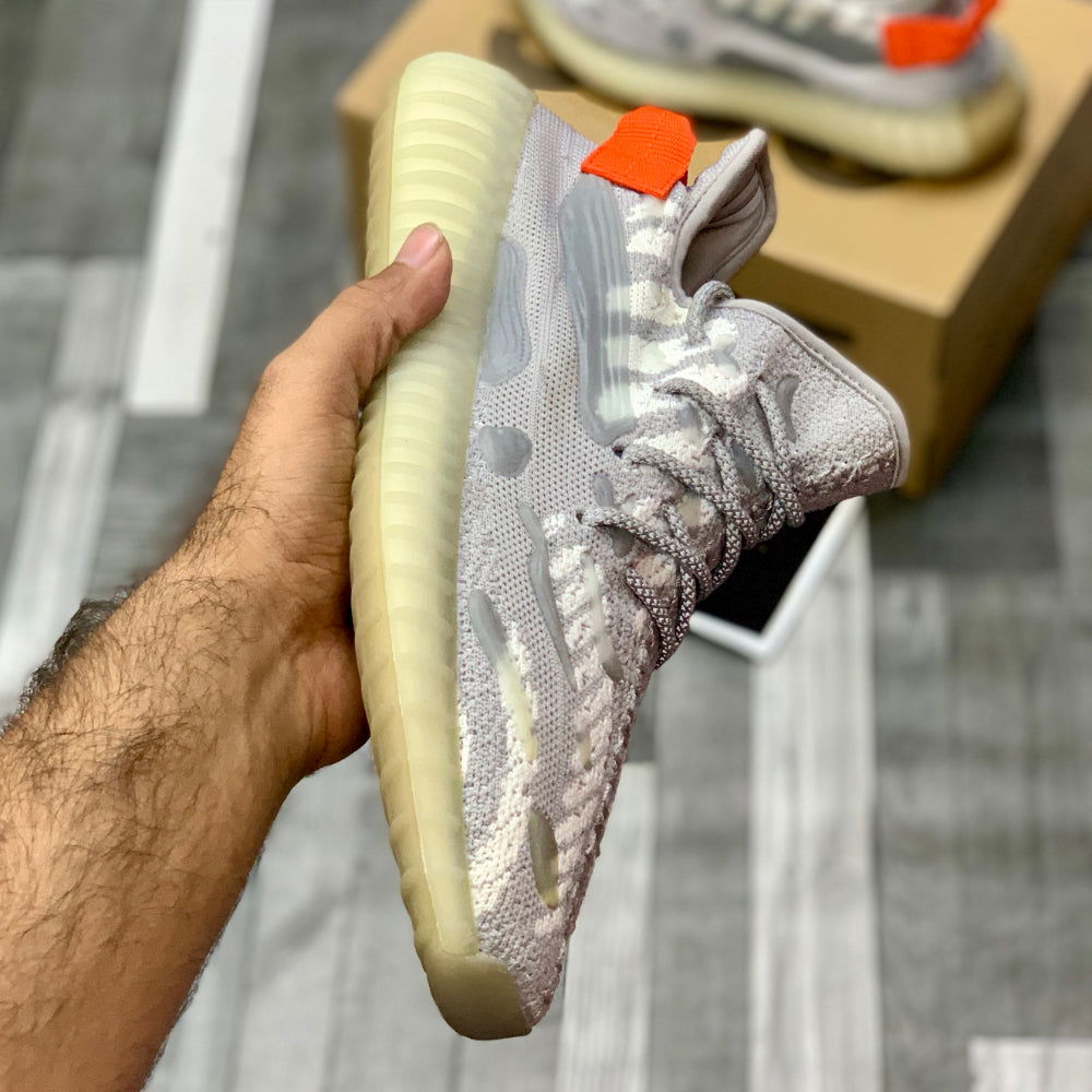 Yeeezzyy 350 v3 Glow (Tail Lights) Real Boost Premuiim Batch
